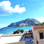 La Terrazza Del Sole Di Mondello Homestay szállás