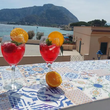 La Terrazza Del Sole Di Mondello Privatunterkunft *