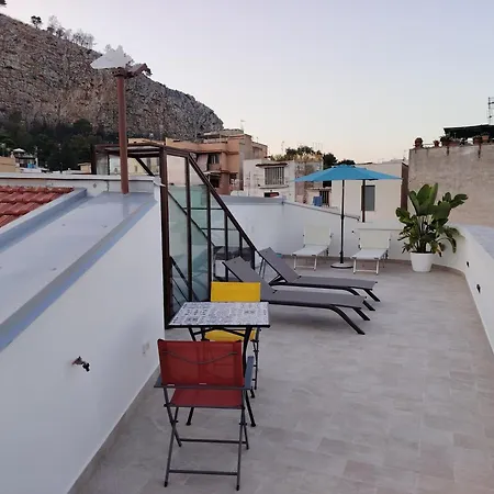 منزل للإقامة La Terrazza Del Sole Di Mondello باليرمو