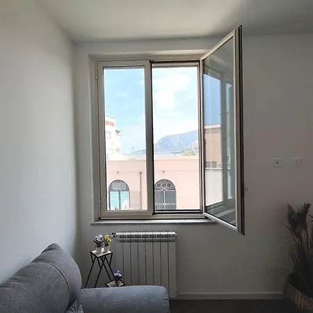 La Terrazza Del Sole Di Mondello Δωμάτια σε οικογενειακή κατοικία *