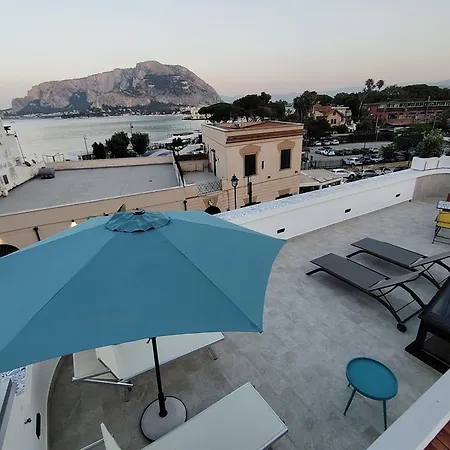 Δωμάτια σε οικογενειακή κατοικία La Terrazza Del Sole Di Mondello